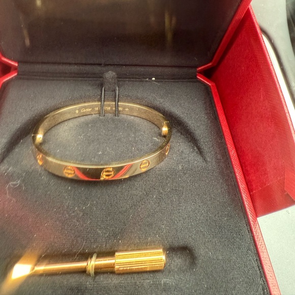 Cartier Yellow Gold Love Bracelet offers through offer button - Picture 3 of 4